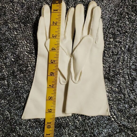 VNTG Ivory Soft Nylon Gloves - Picture 3 of 4